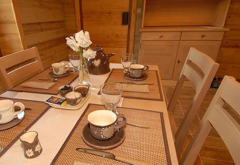 Chalet La Ferme De Noemie Mercury-Gémilly Exterior foto